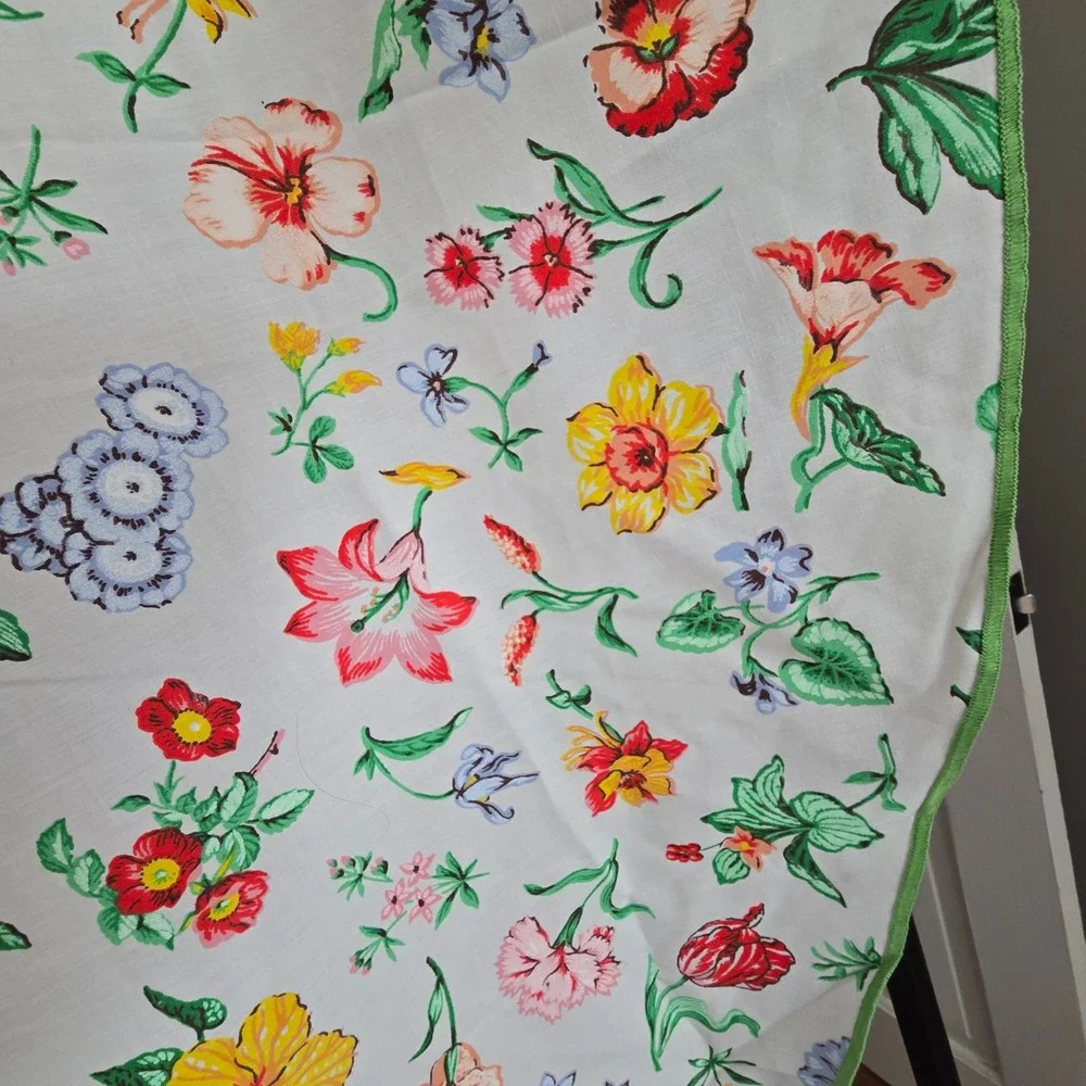 Vintage 1978 Angelo Donghia Utica Fine Arts Floral Round Tablecloth J.P. Stevens